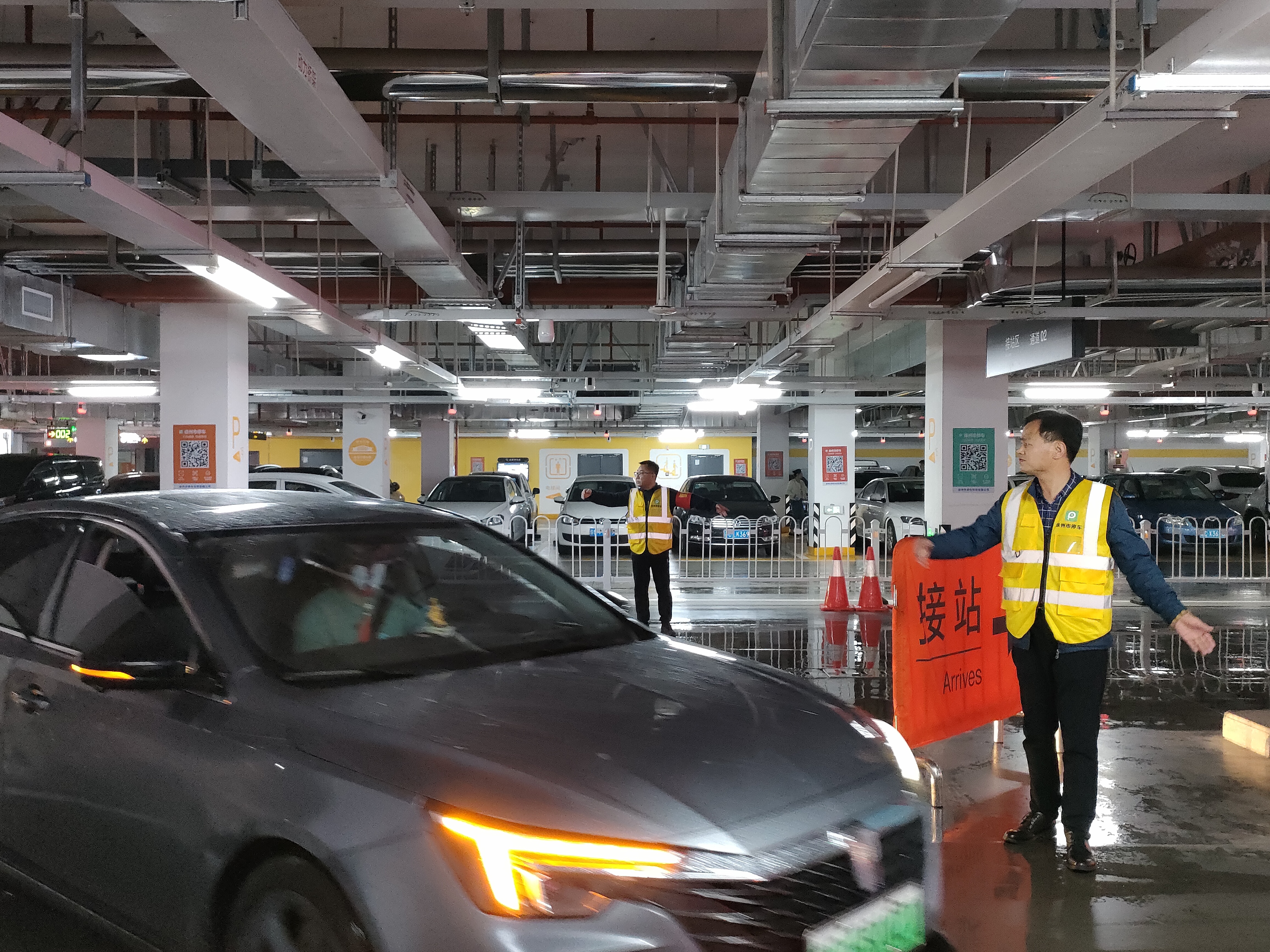 停車科技公司黨業(yè)融合推動(dòng)任務(wù)雙過(guò)半